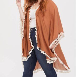 TORRID CARAMEL TASSEL RUANA SHAW